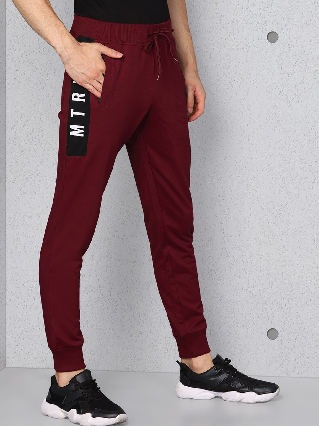 Metronaut Men Side Printed Details Slim-Fit Joggers