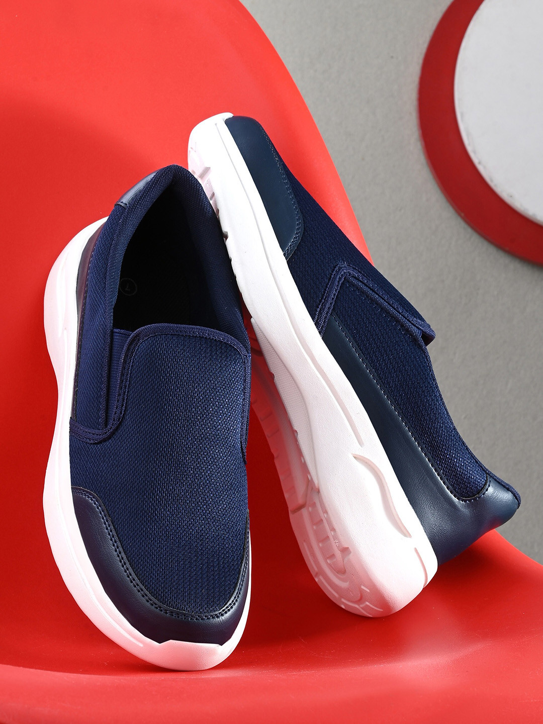 The Roadster Lifestyle Co. Men Navy Blue And White Air Max Technology Training Shoes