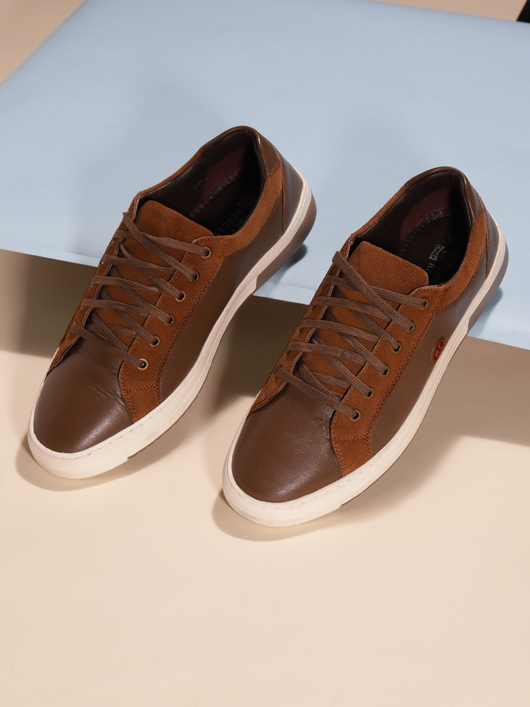 Red Chief Men Memory Foam Leather Contrast Sole Sneakers