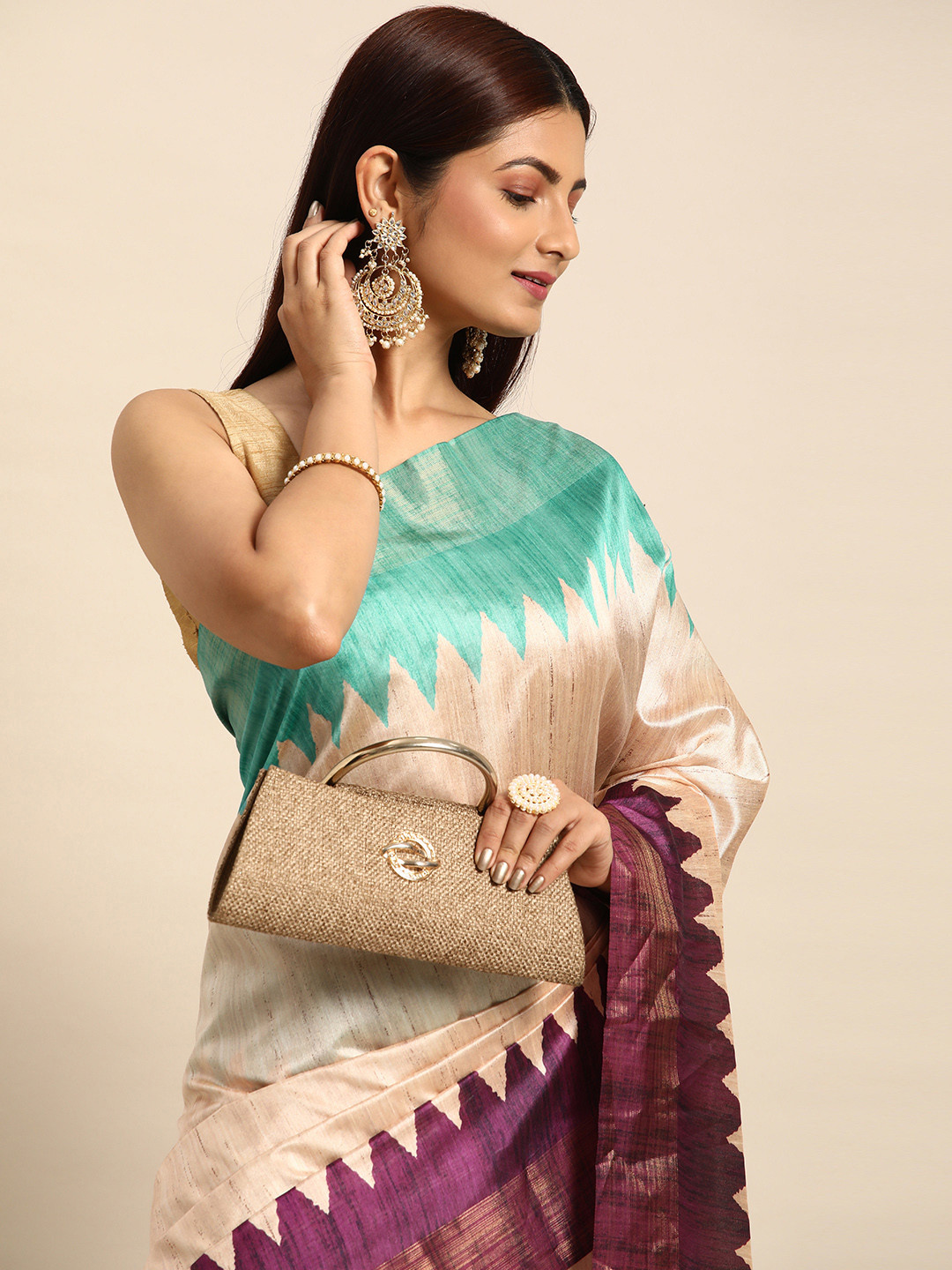 VISHNU WEAVES Colourblocked Silk Blend Tussar Saree