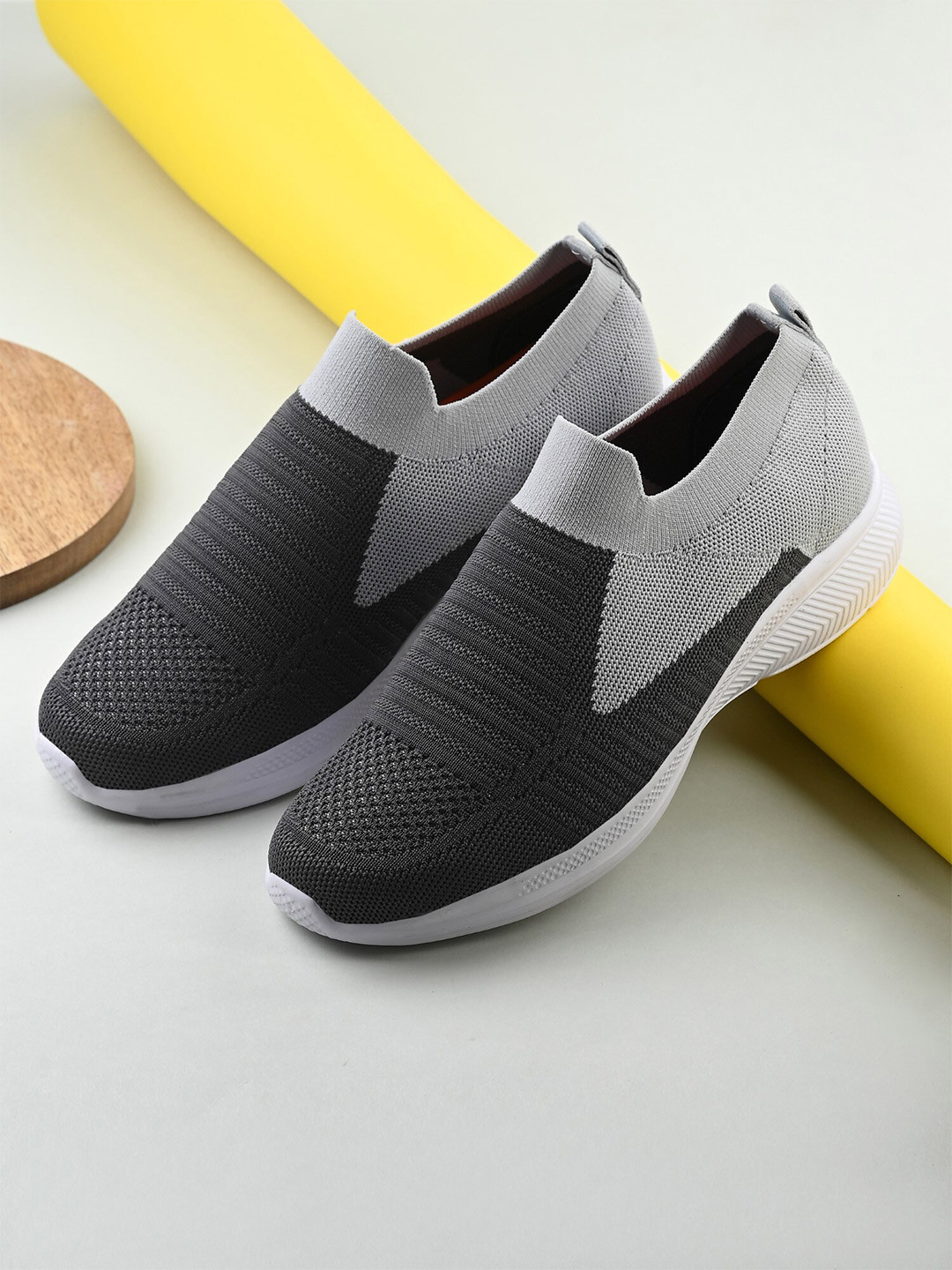 Mast & Harbour Men Black & Grey Air Max Mesh Marking Running Shoes