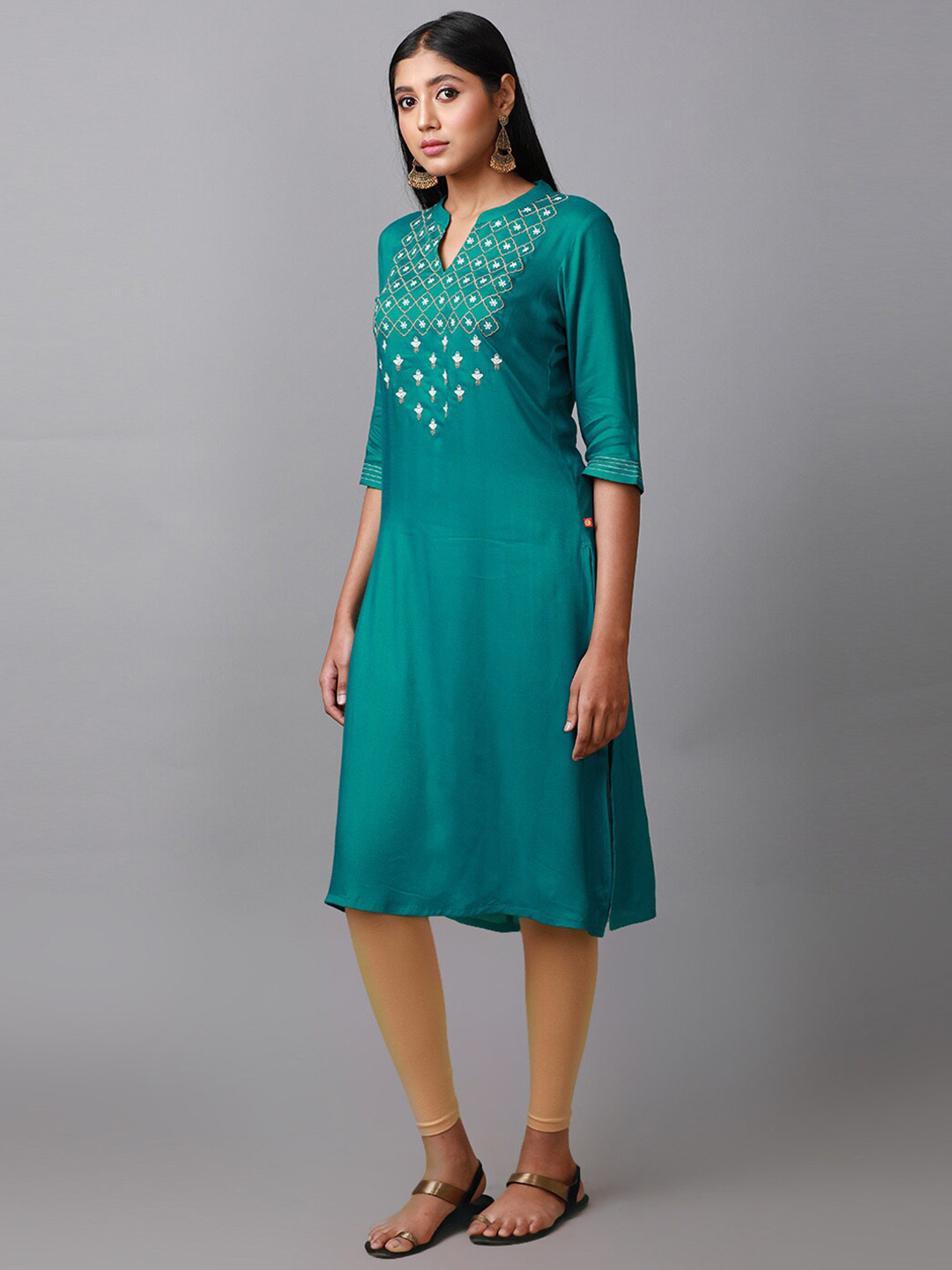 Alena Ethnic Motifs Yoke Design Mandarin Collar Thread Work Sequined Kurta