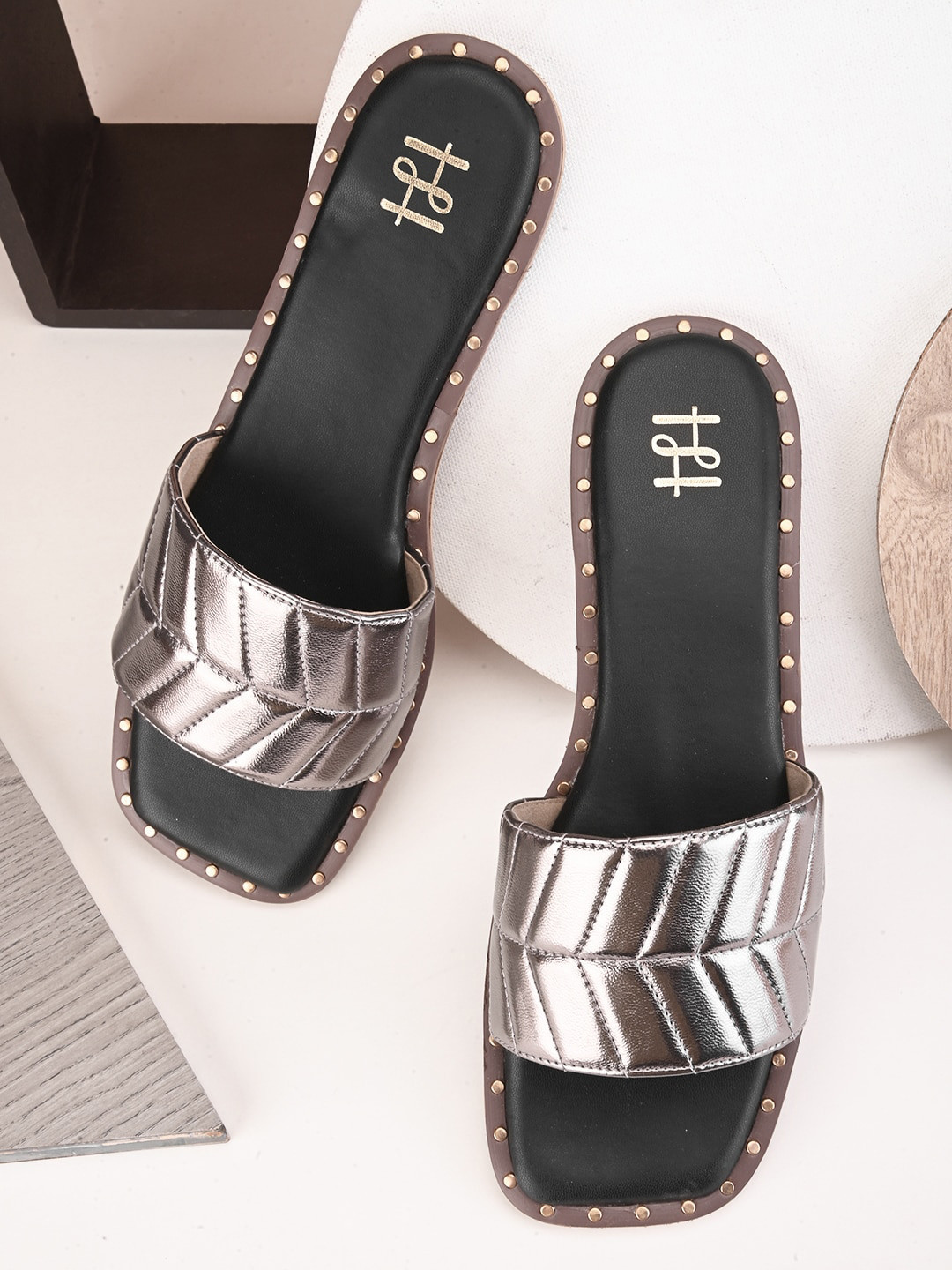 Hydes N Hues Open Toe Flats with Quilts