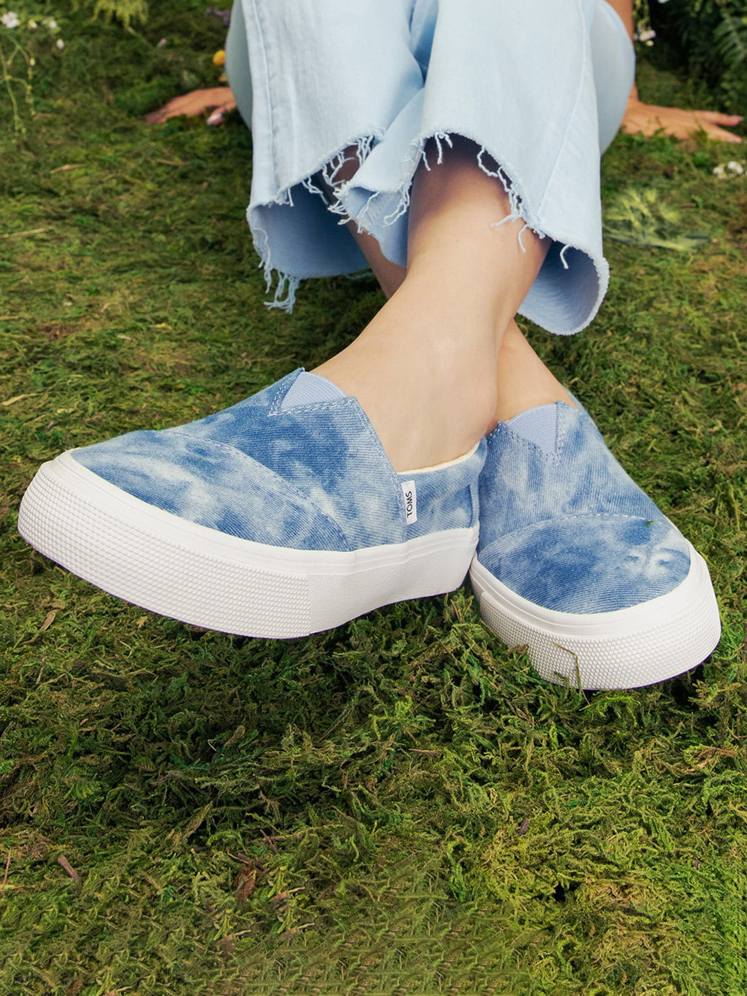 TOMS Women Printed Lightweight & OrthoLite EcoLT Insole Textile Slip -On Sneakers