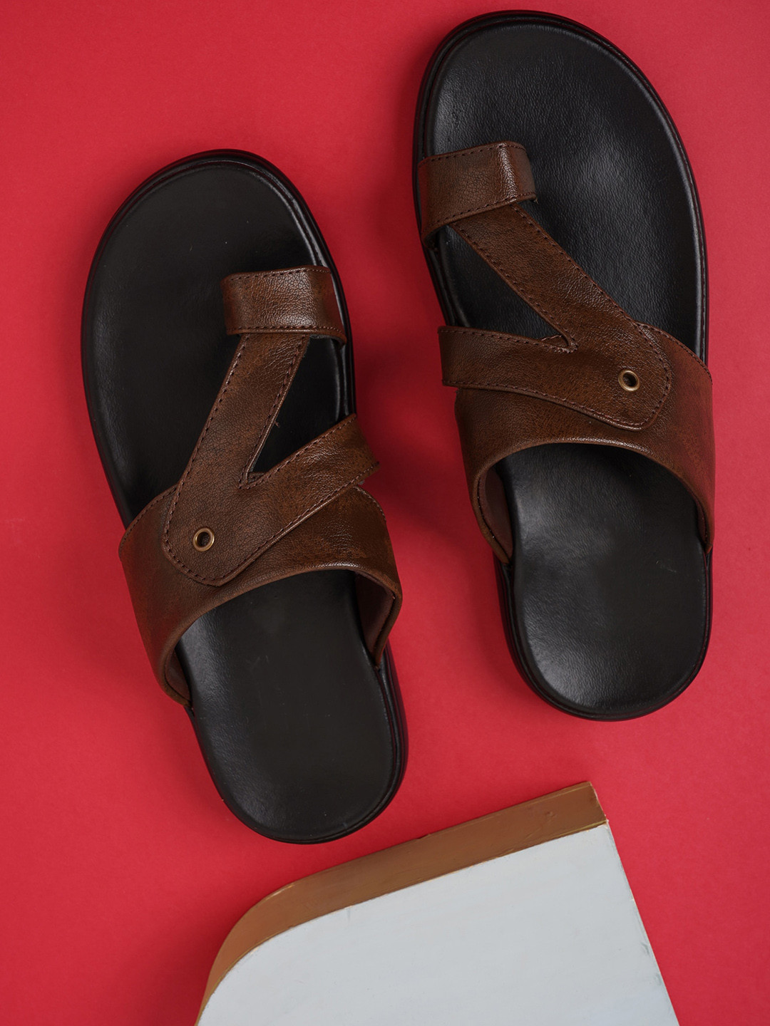 SAPATOS Men Textured Comfort Sandals