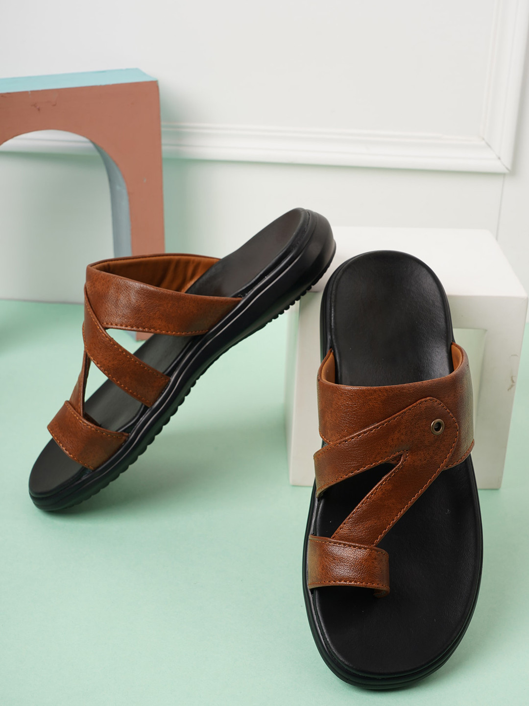 SAPATOS Men Textured Comfort Sandals