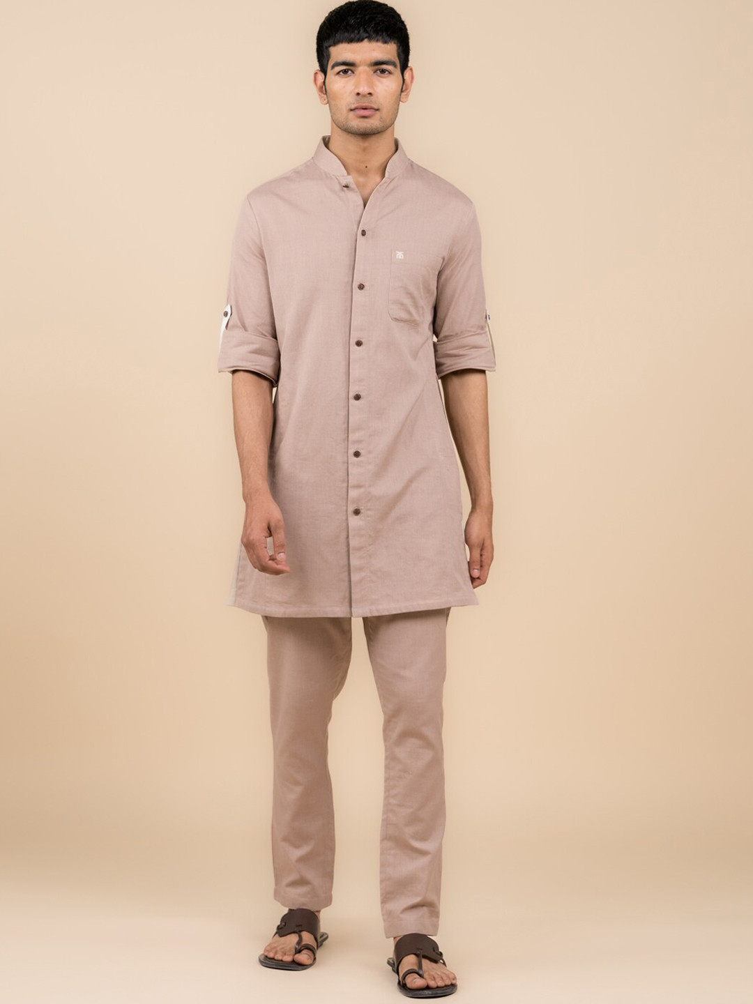 Tasva Mandarin Collar Roll Up Sleeves Regular Kurta with Trousers