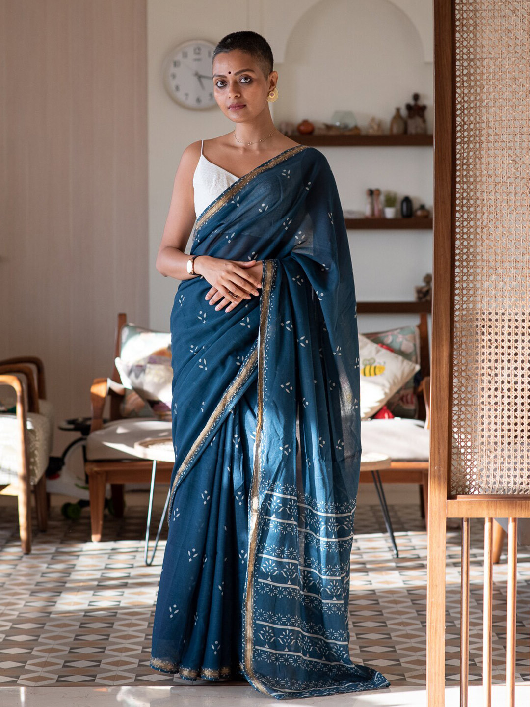 Suta Blue & White Ethnic Motifs Printed Zari Saree