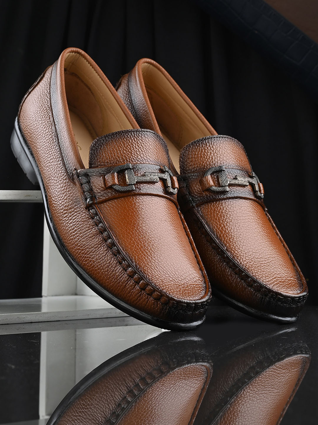 CLOG LONDON Men Textured Leather Horsebit Loafers