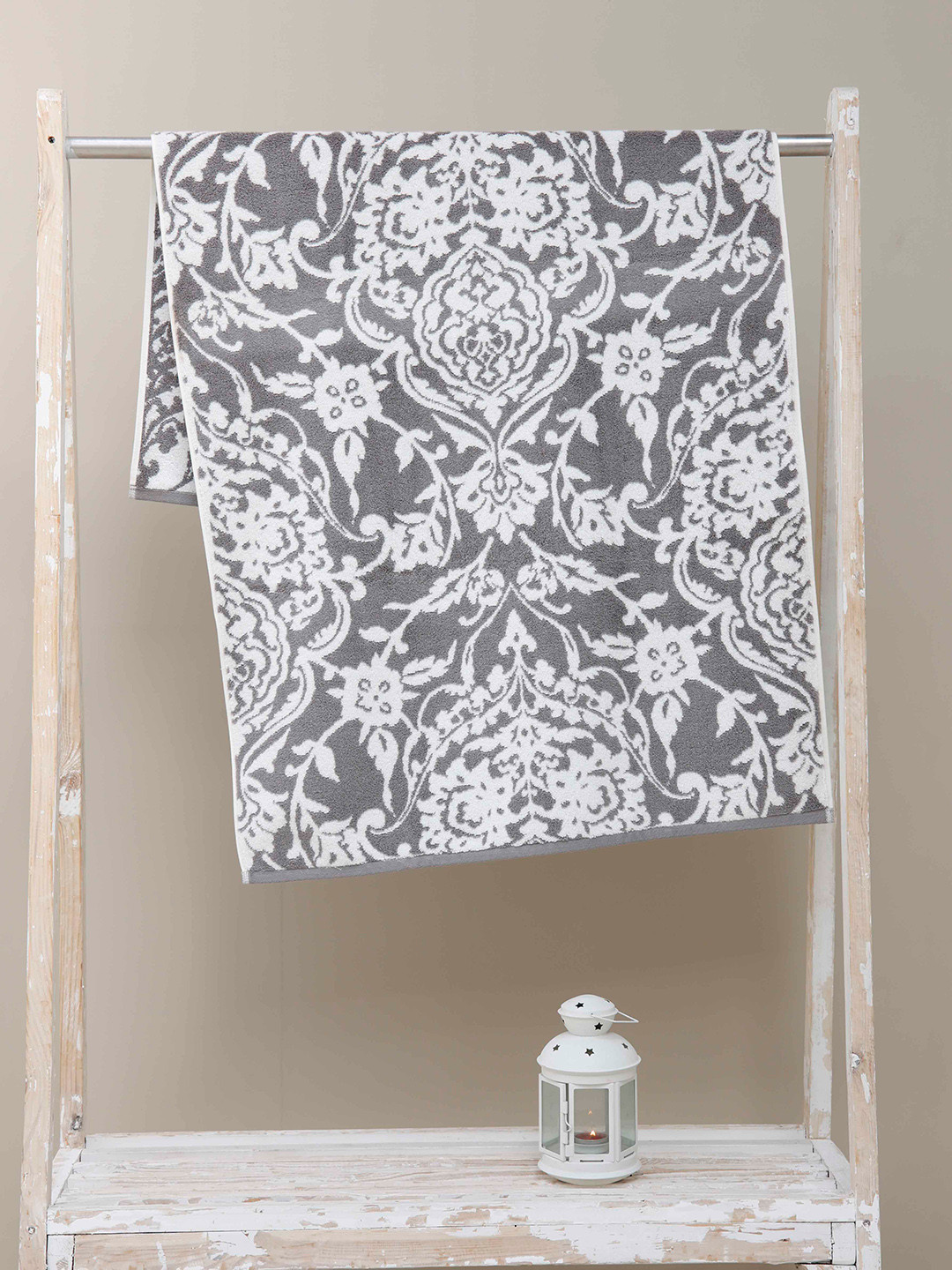 Ariana Grey & White Printed 550 GSM Cotton Bath Towel