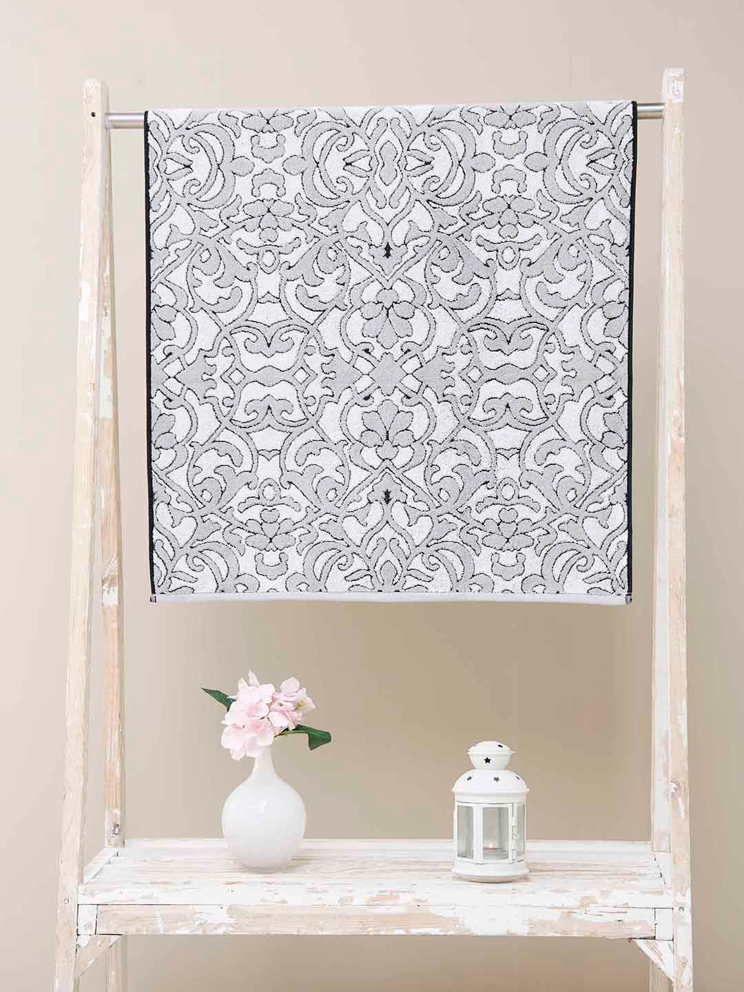 Ariana White & Grey Printed 550 GSM Quick Dry Cotton Bath Towel