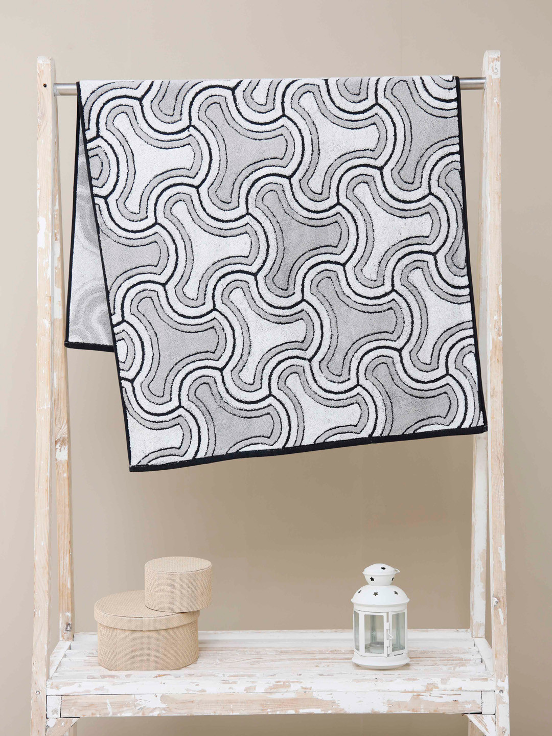 Ariana Grey & White Printed 550 GSM Cotton Bath Towel