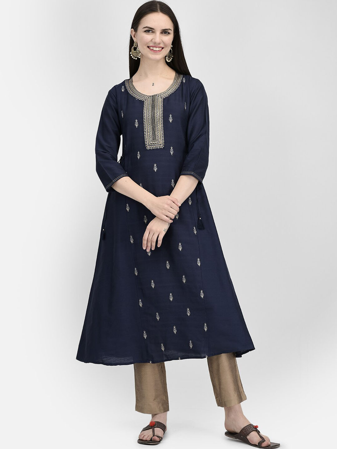 Span Ethnic Motif Yoke Design Thread Work A-Line Kurta
