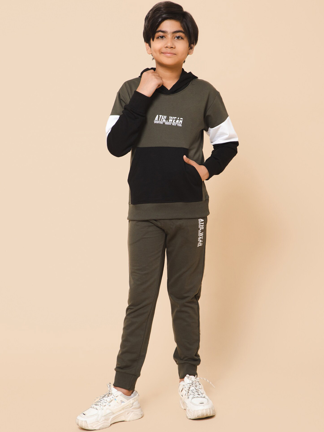 Alan Jones Boys Colourblocked Sweatshirt With Joggers Sports Tracksuit