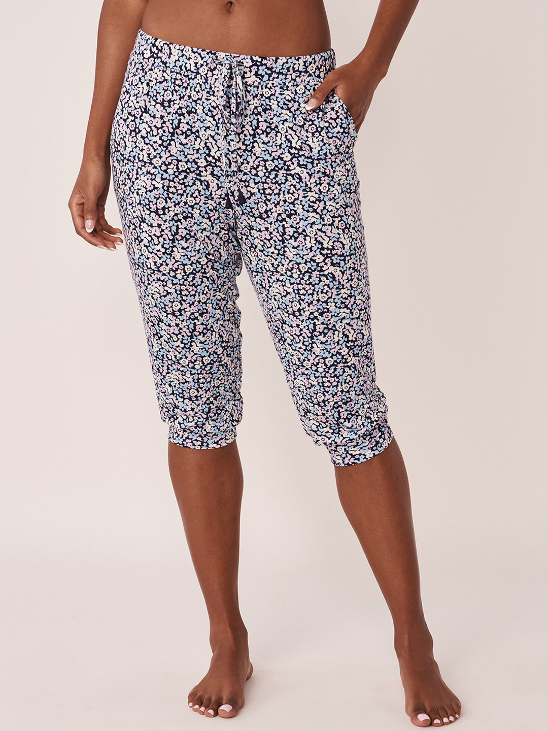 La Vie en Rose Women Floral Printed Capri Pants