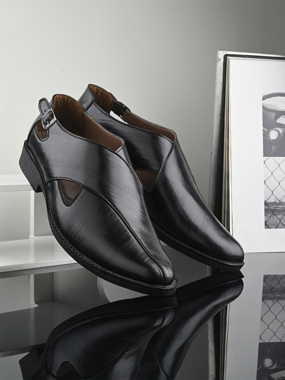 HERE&NOW Men Black Textured Shoe-Style Sandals