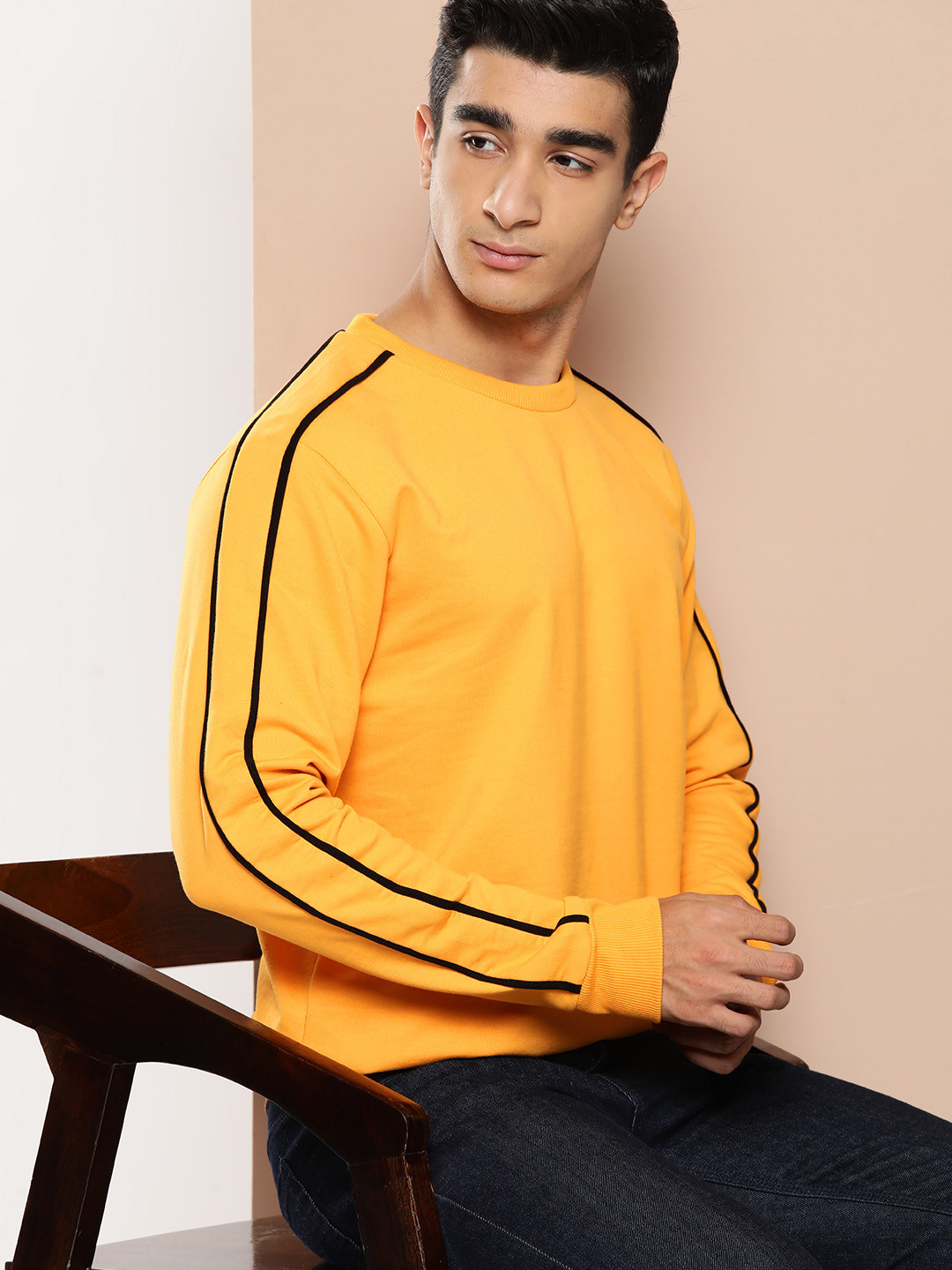 INVICTUS Solid Contrast Detailed Sweatshirt