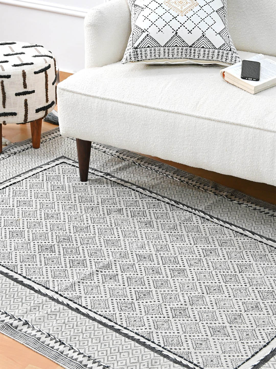 Art Avenue White & Black Geometric Design Rectangular Cotton Carpet