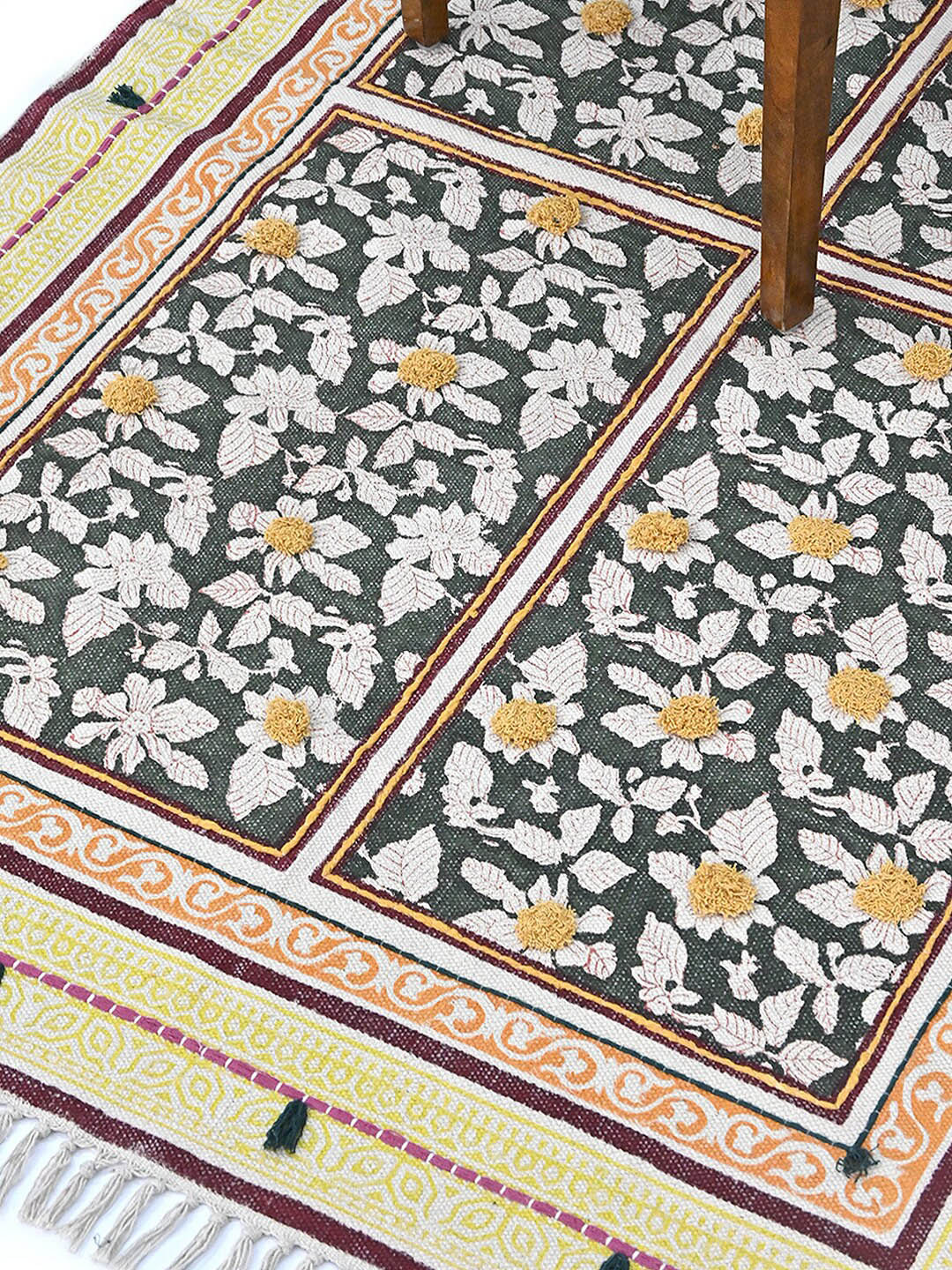 Art Avenue Green Woven Design Floral Carpet