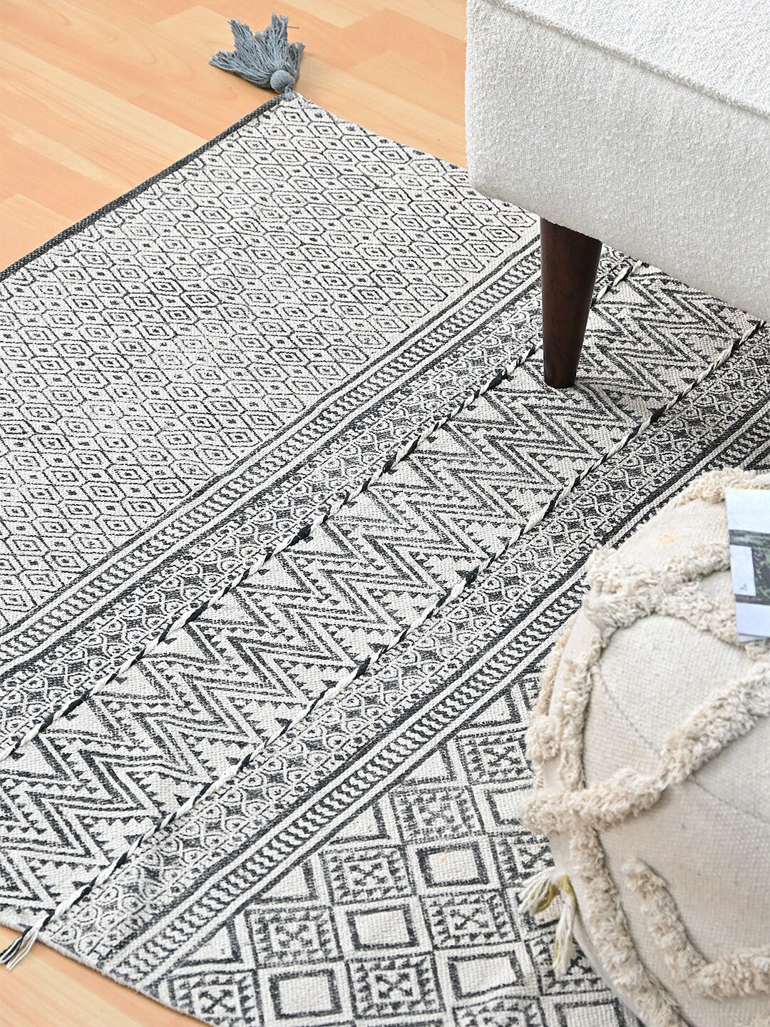 Art Avenue Black Geometric Print Carpet