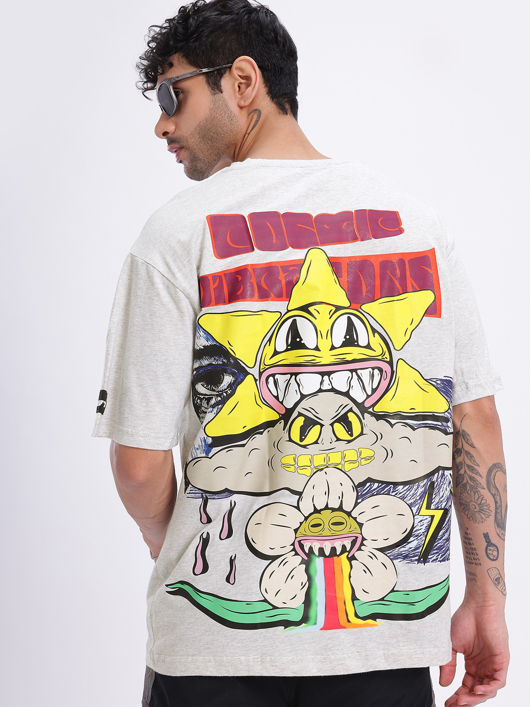 UNRL Men Graphic Printed Relaxed Fit Cotton T-shirt