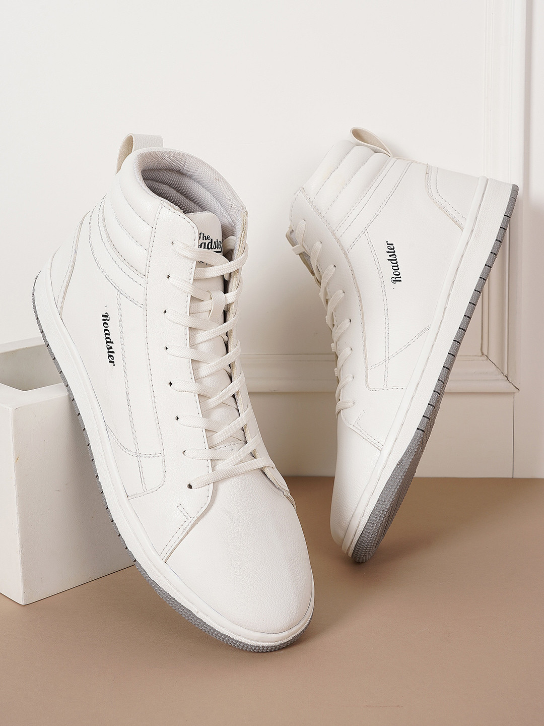 Roadster Men White Mid-Top Casual Sneakers