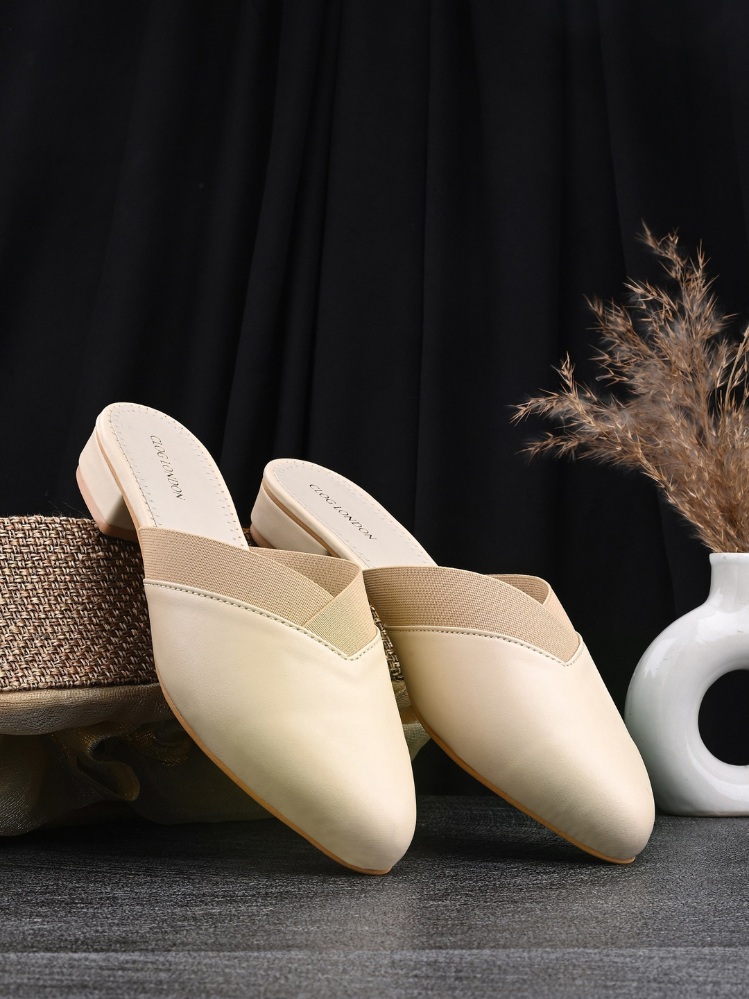 CLOG LONDON Pointed Toe Block Mules