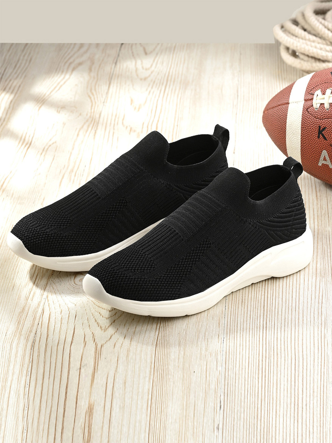 HRX by Hrithik Roshan Men Black And White Memory Foam Non-Marking Walking Shoes