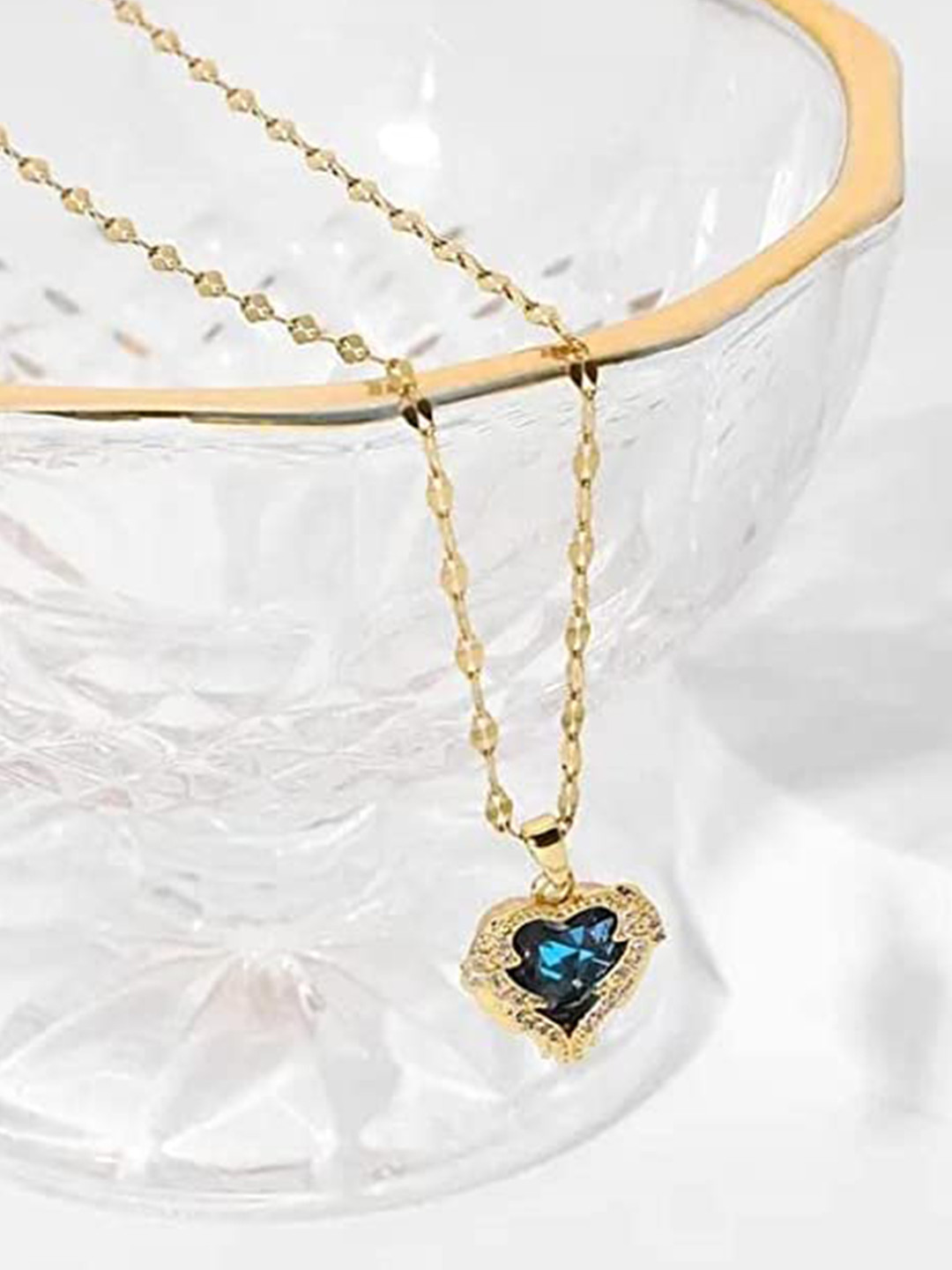 VIEN Gold-Plated Chain With Heart Pendent