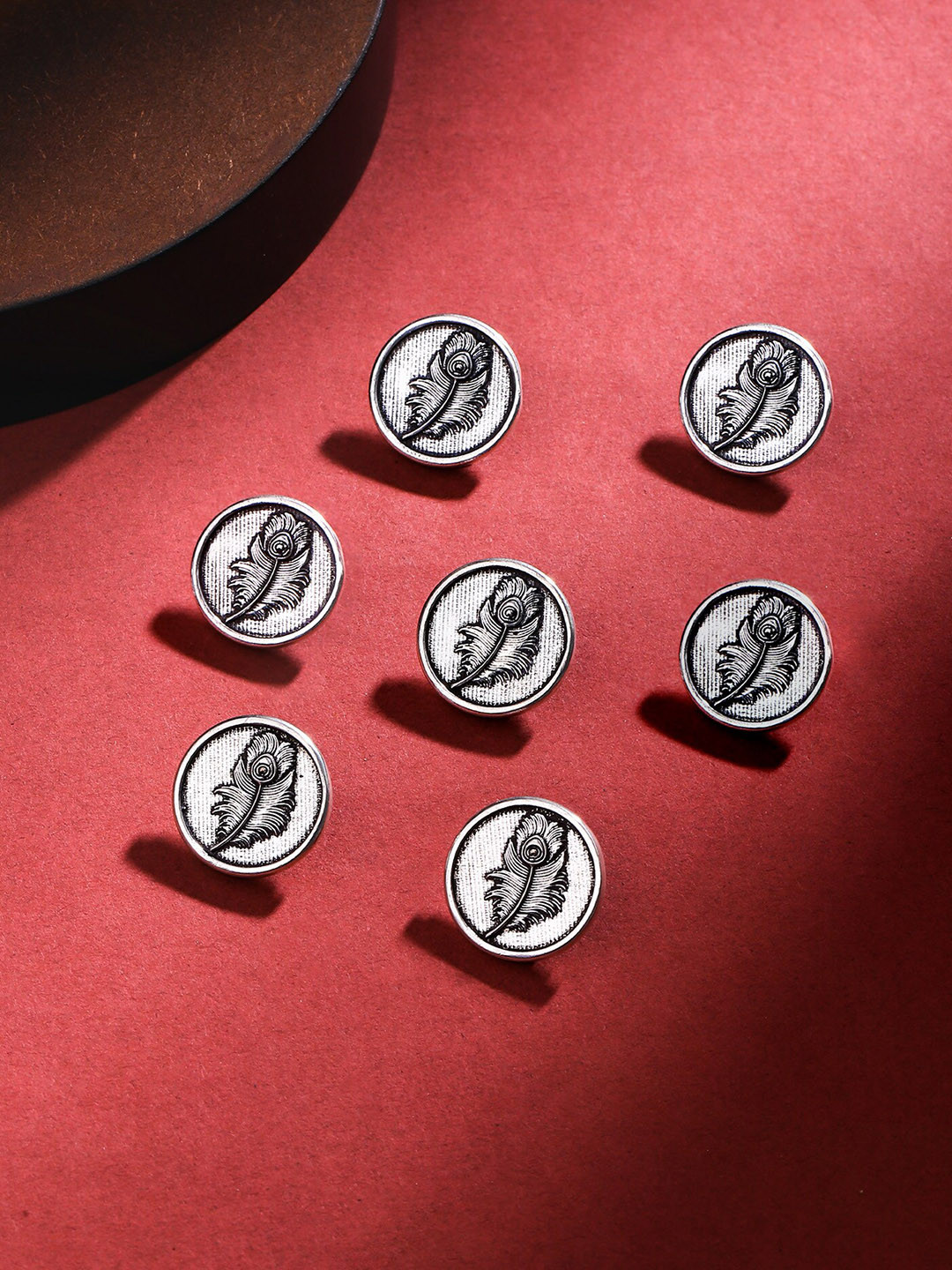 COSA NOSTRAA Set of 7 Circular Daring Deer Textured Buttons