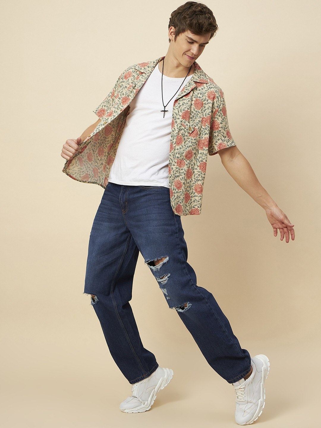 High Star Men Loose Fit Mildly Distressed Pure Cotton Jeans