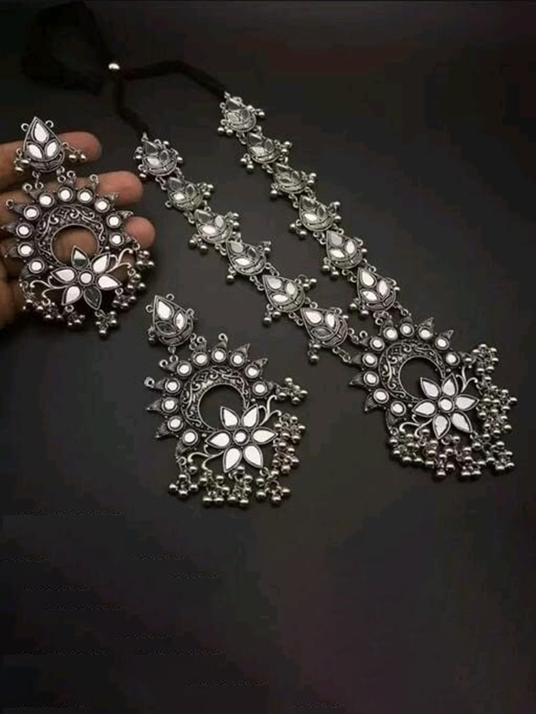 Samridhi DC Silver-Plated Stone-Studded Jewellery Set