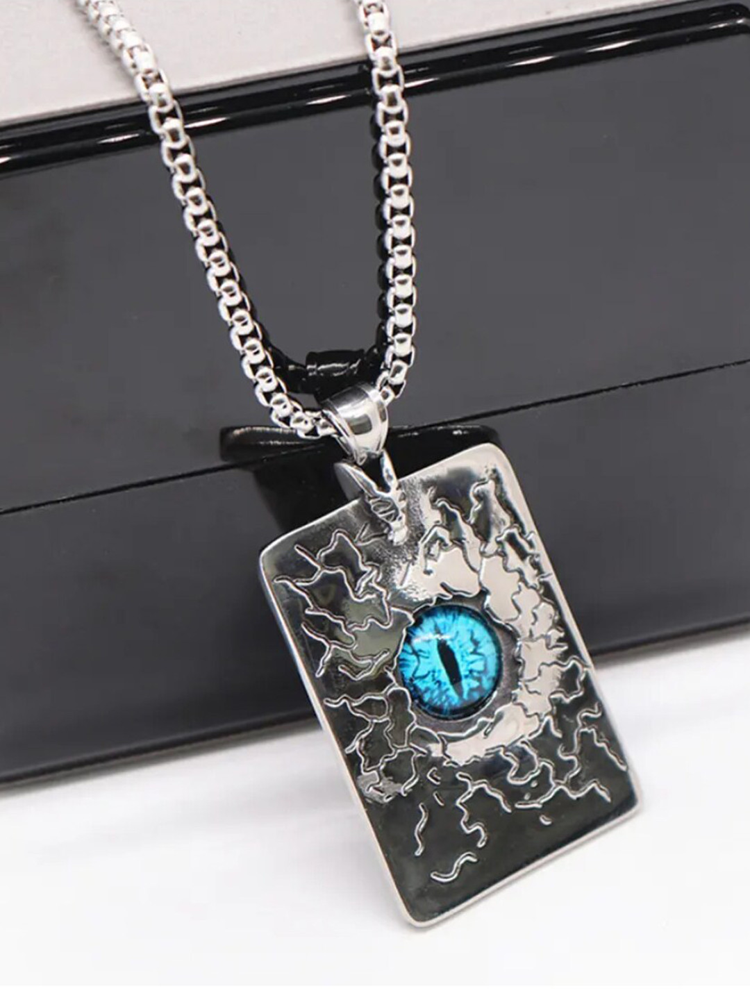SALTY Men Silver-Toned Monster'S Eye Locket Chain