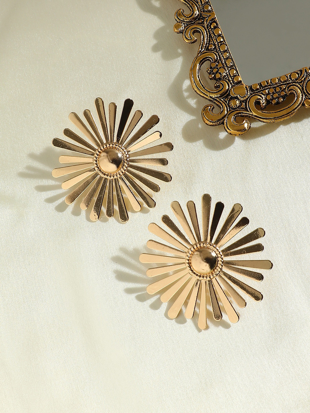 SOHI Gold-Plated Floral Studs