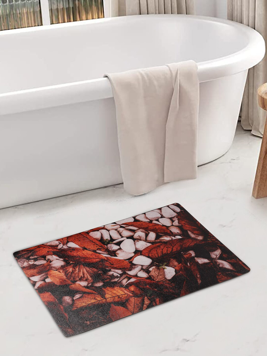 FABINALIV Maroon & Black Abstract Print Rubber Bath Mat
