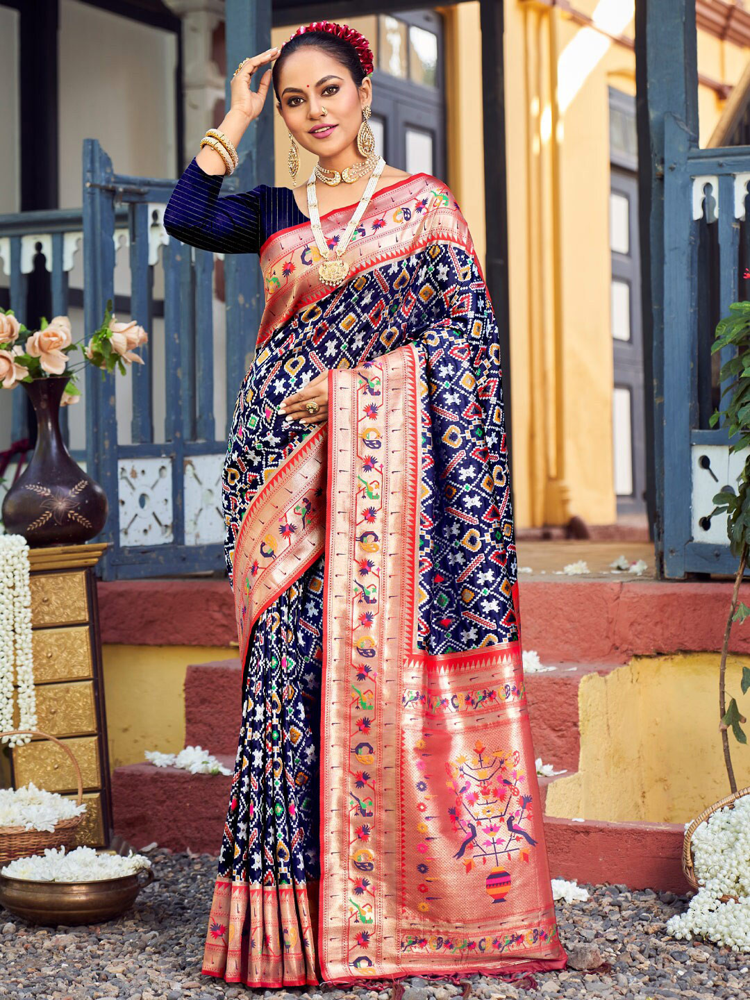 SANGAM PRINTS Woven Design Zari Patola Saree