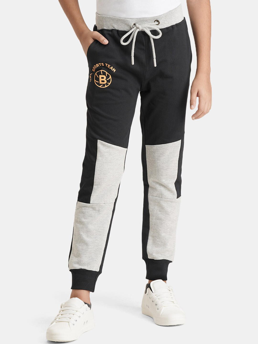 Urbano Juniors Boys Black Colorblocked Printed Pure Cotton Mid-Rise Regular Fit Track Pants