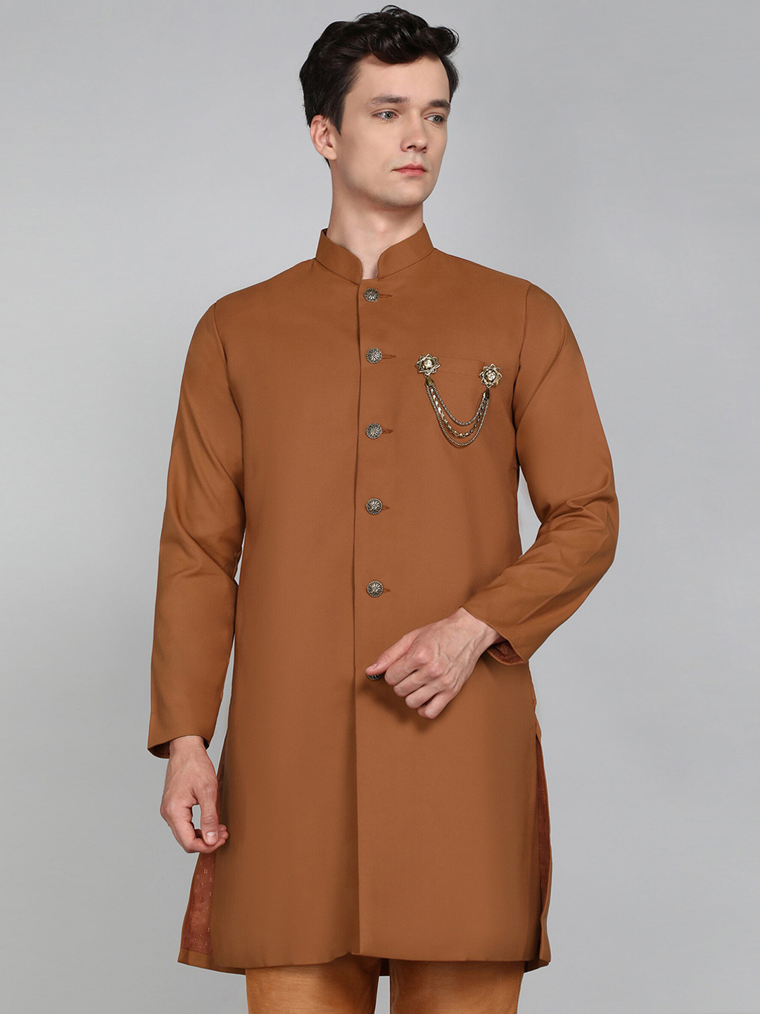 Avaeta Mandarin Collar Sherwani With Trouser