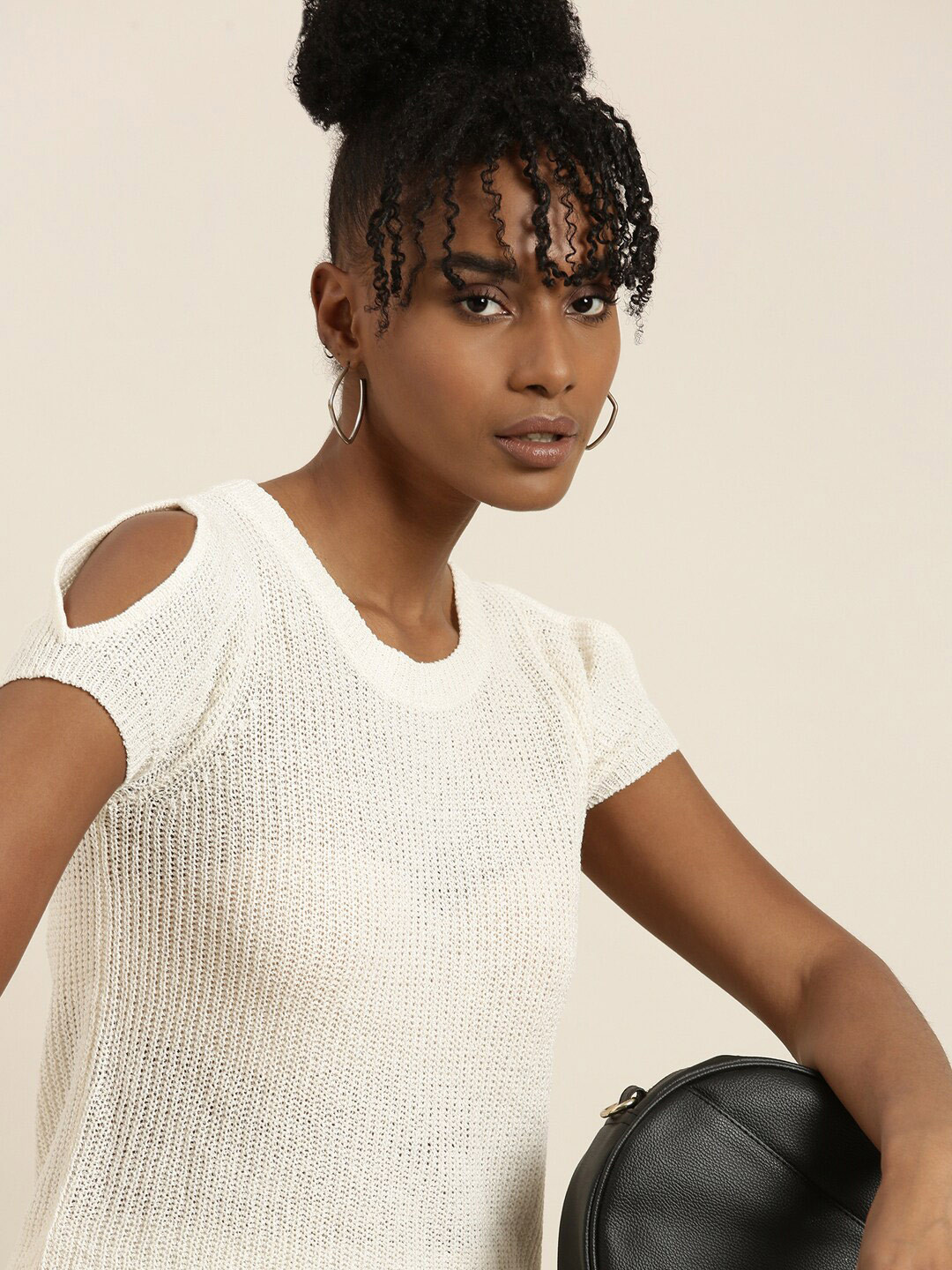 SHOWOFFFF Cream-Coloured Knitted Top with Round Neck