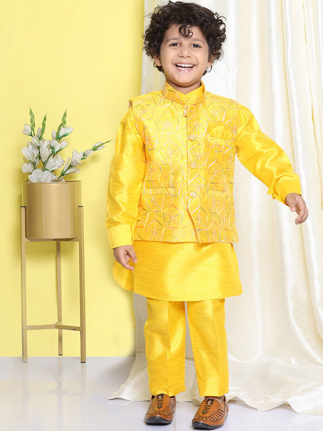 Aj DEZInES Boys Ethnic Motifs Regular Raw Silk Kurta With Pyjamas & Nehru Jacket