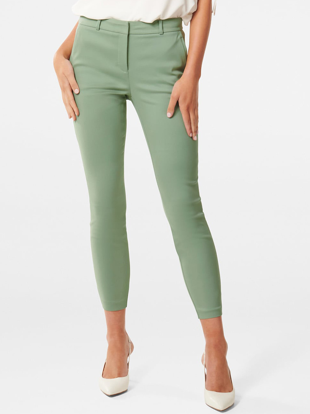 Forever New Women Mid-Rise Cropped Slim Fit Trousers