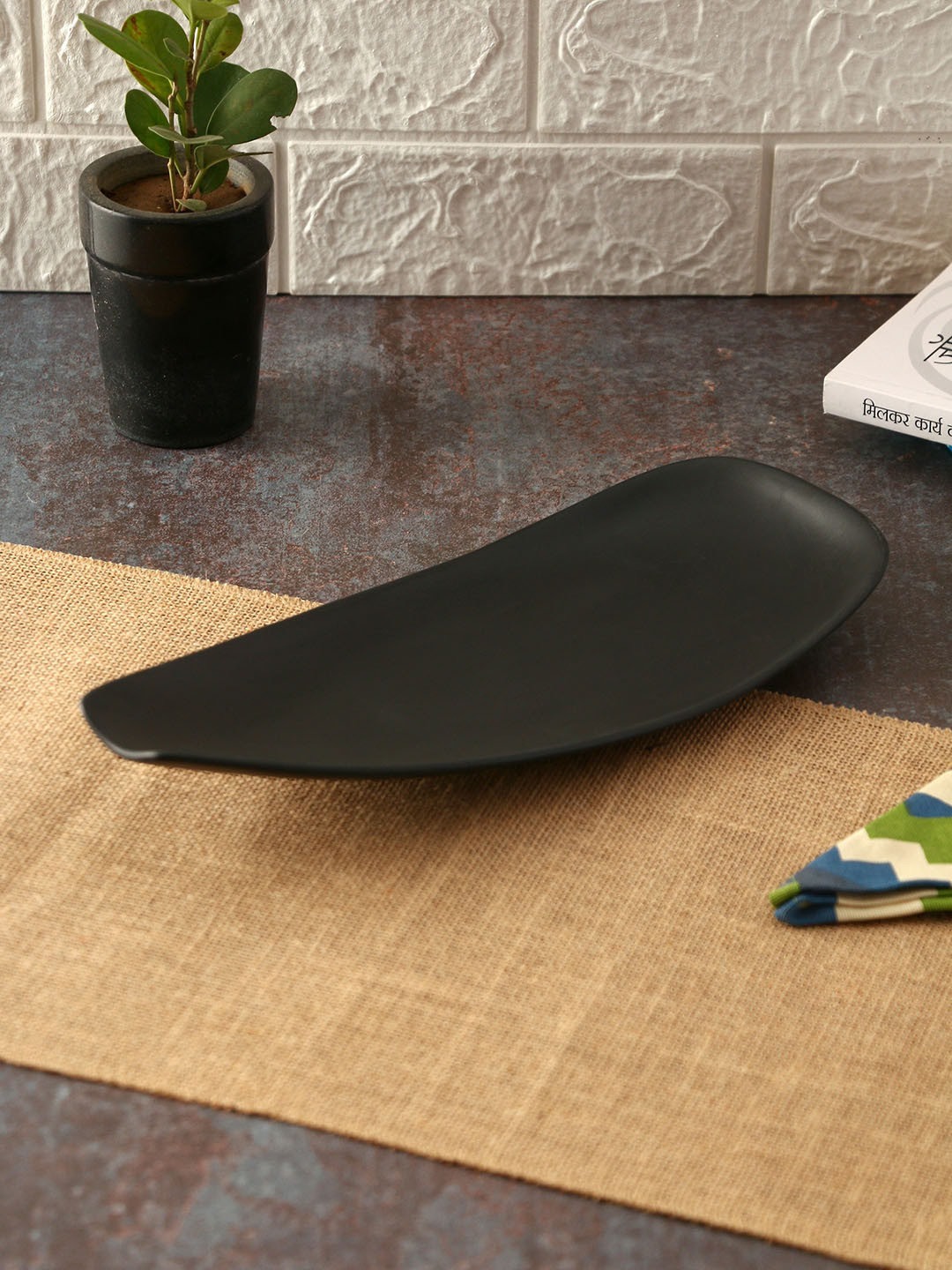 LIVING ROOTS Black Food Grade Melamine Serveware