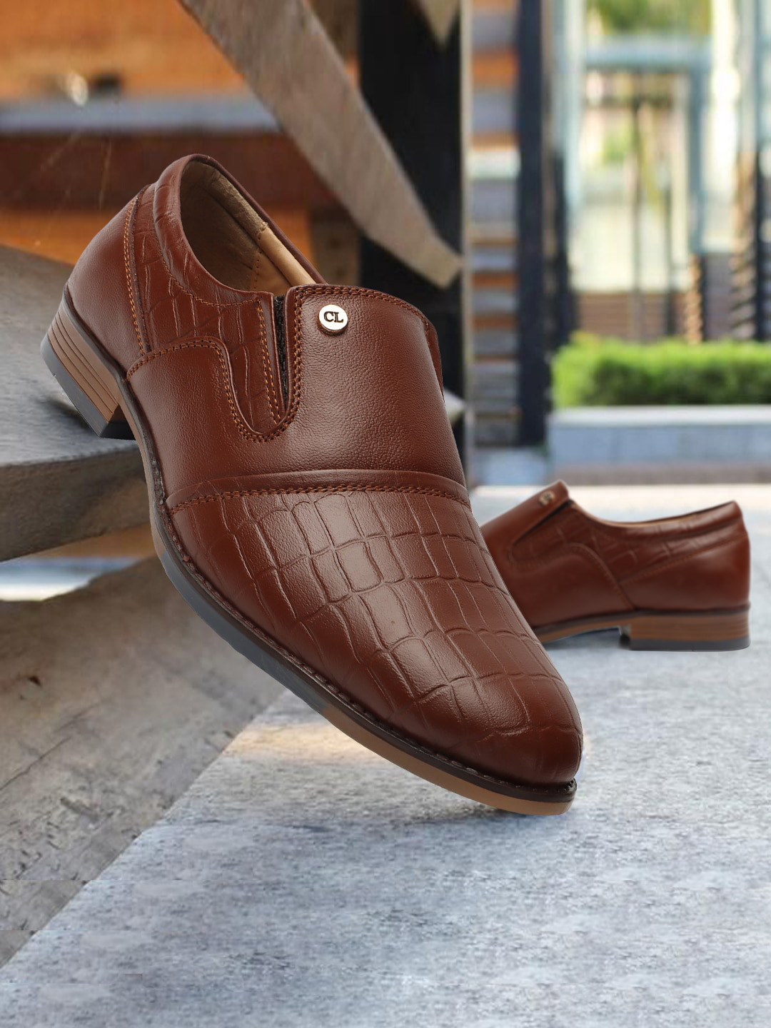 Carlton London Men Pointed Toe Textured Leather Loafers