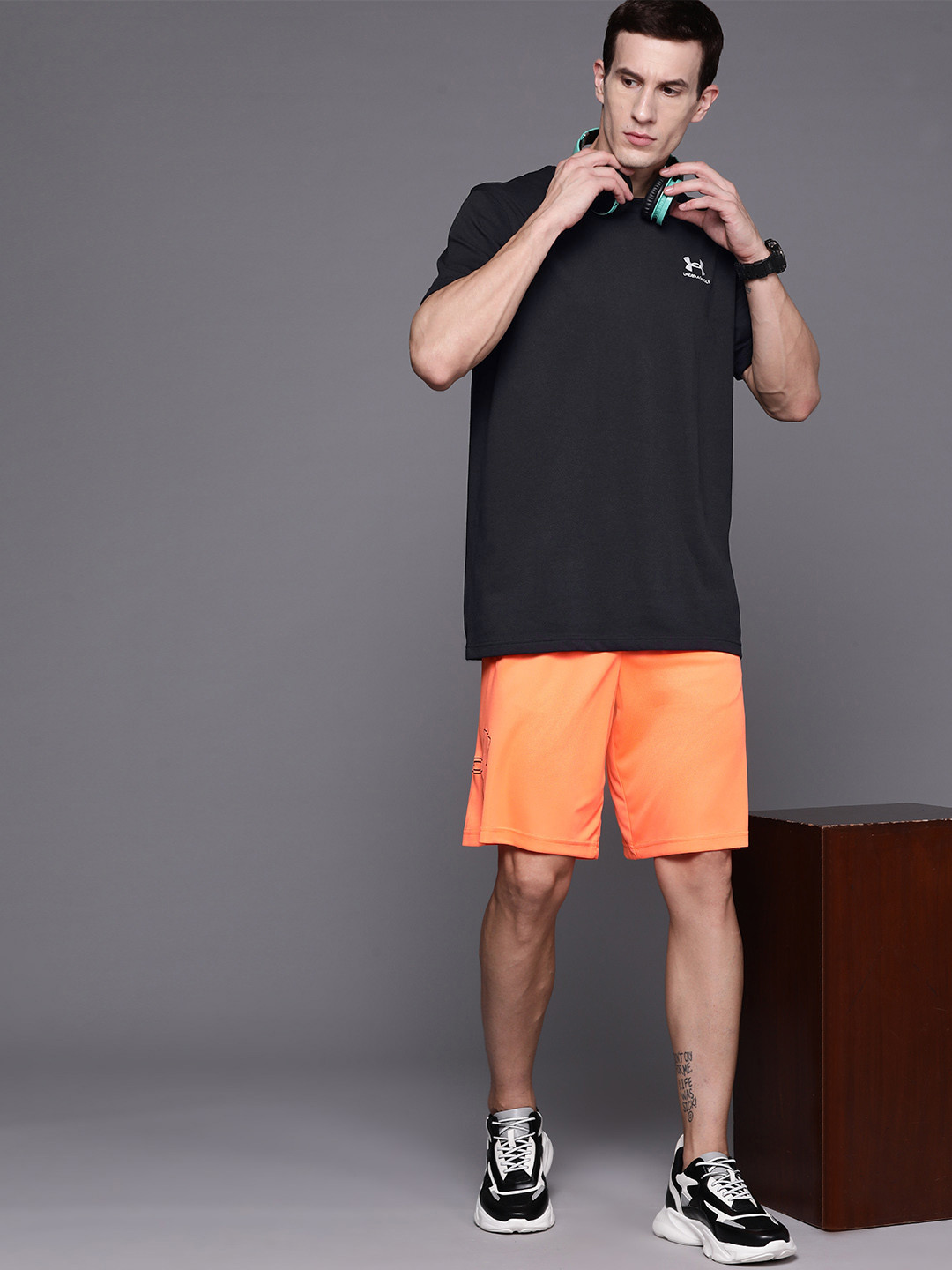 UNDER ARMOUR Brand Logo Embroidered Detail Relaxed Fit Heavyweight Relaxed Fit T-shirt