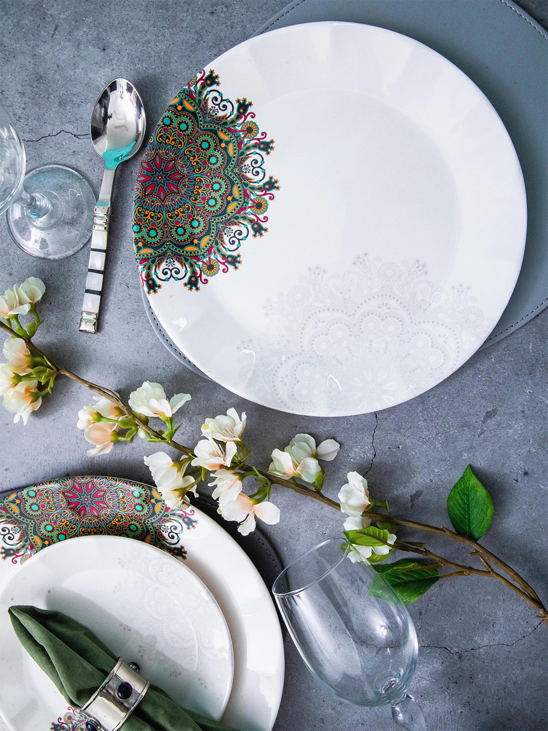 Servewell Dora White & Green 6 Pieces Ethnic Motifs Printed Melamine Glossy Plates