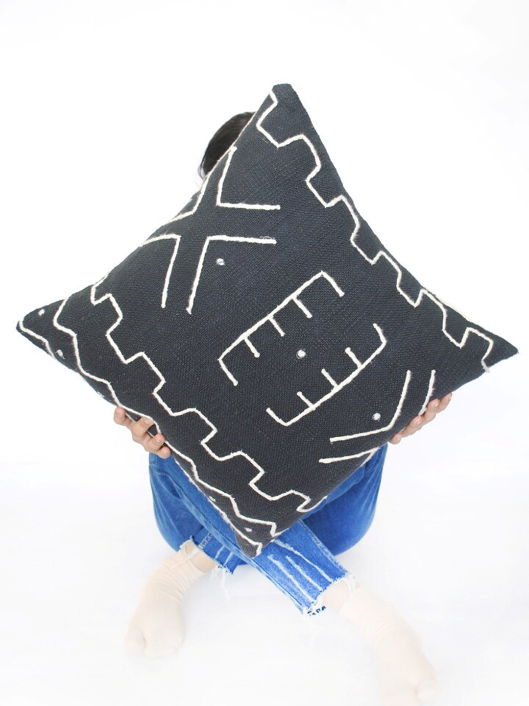 Art Avenue Caladium Grey & White Abstract Printed Cotton Square Cushion Cover