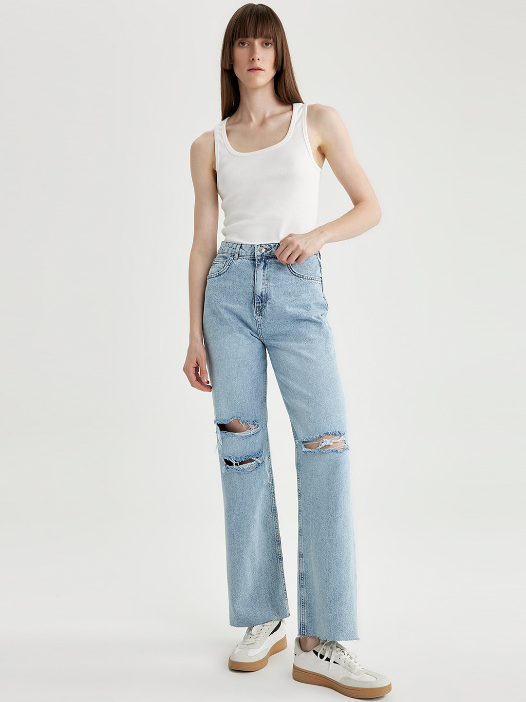 DeFacto Women Mildly Distressed Ripped Straight Fit Pure Cotton Jeans