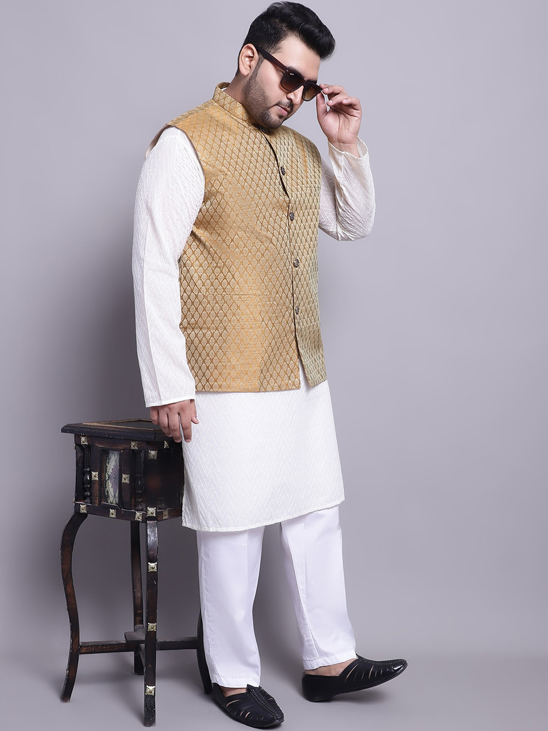 SOJANYA PLUS Self Design Pure Cotton Kurta With Pyjamas & With Nehru Jacket