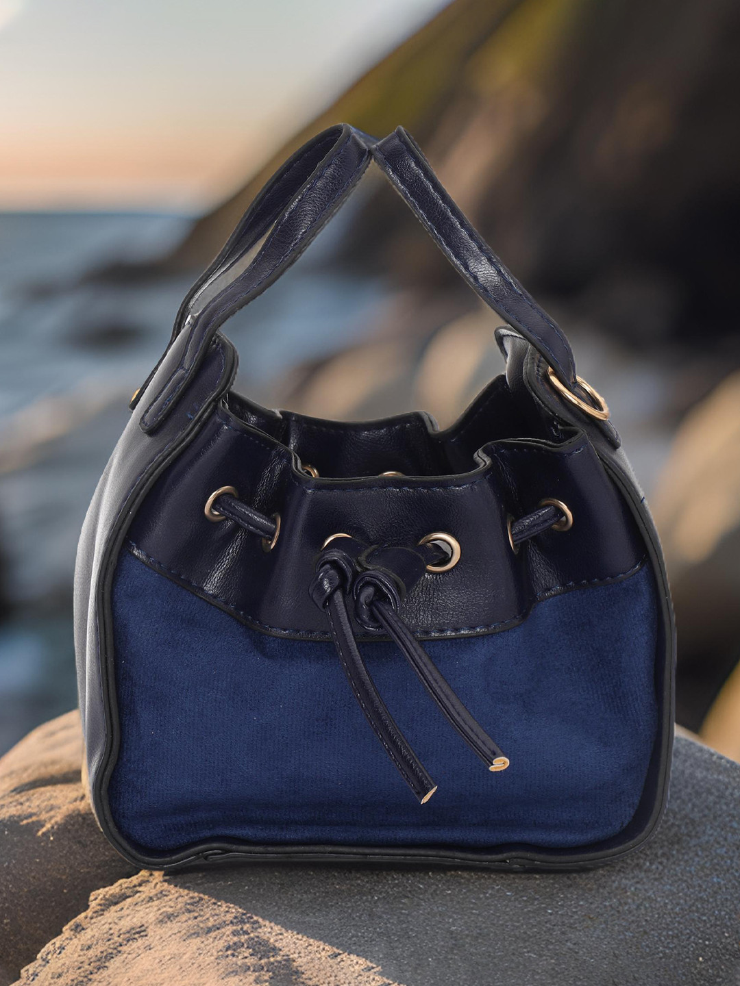 PELLE LUXUR Women Bucket Hobo Bag