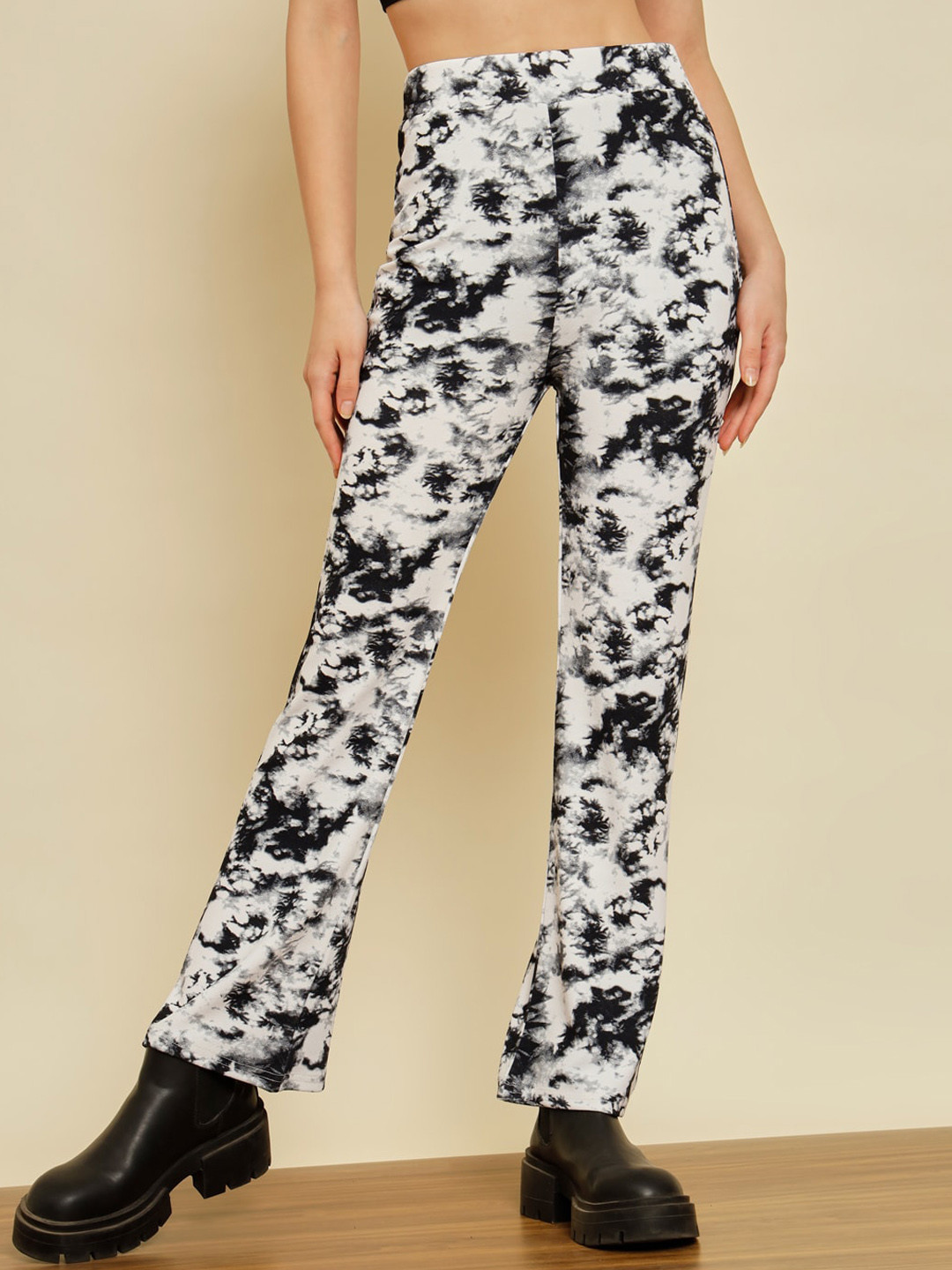 BAESD Women Abstract Printed Mid-Rise Plain Relaxed Trousers